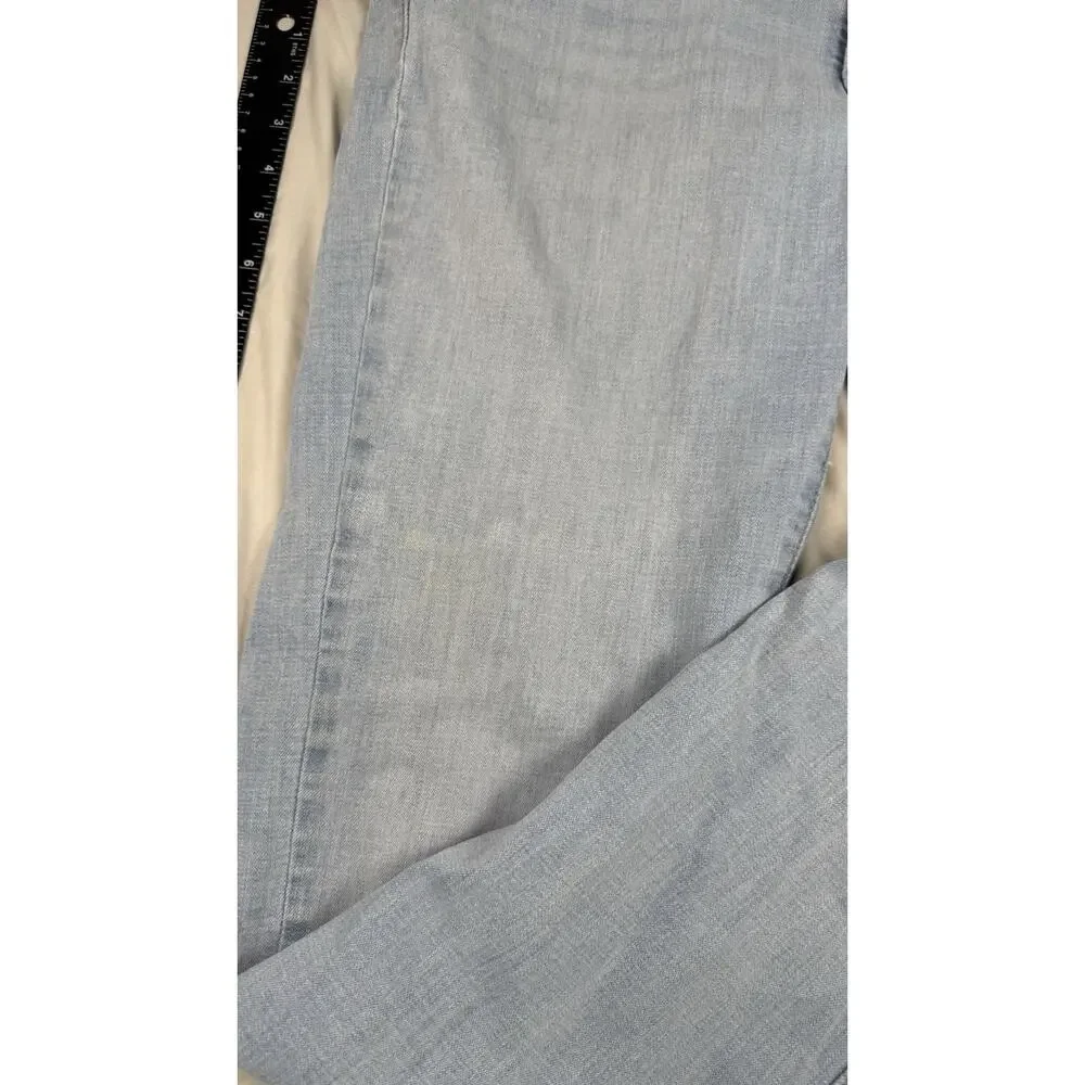 Levi’s 314 Shaping Straight Jeans Women’s W32 L32 Light Wash Stretch Denim